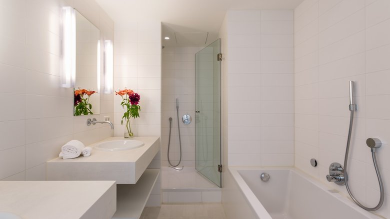 Junior Suite Bathroom